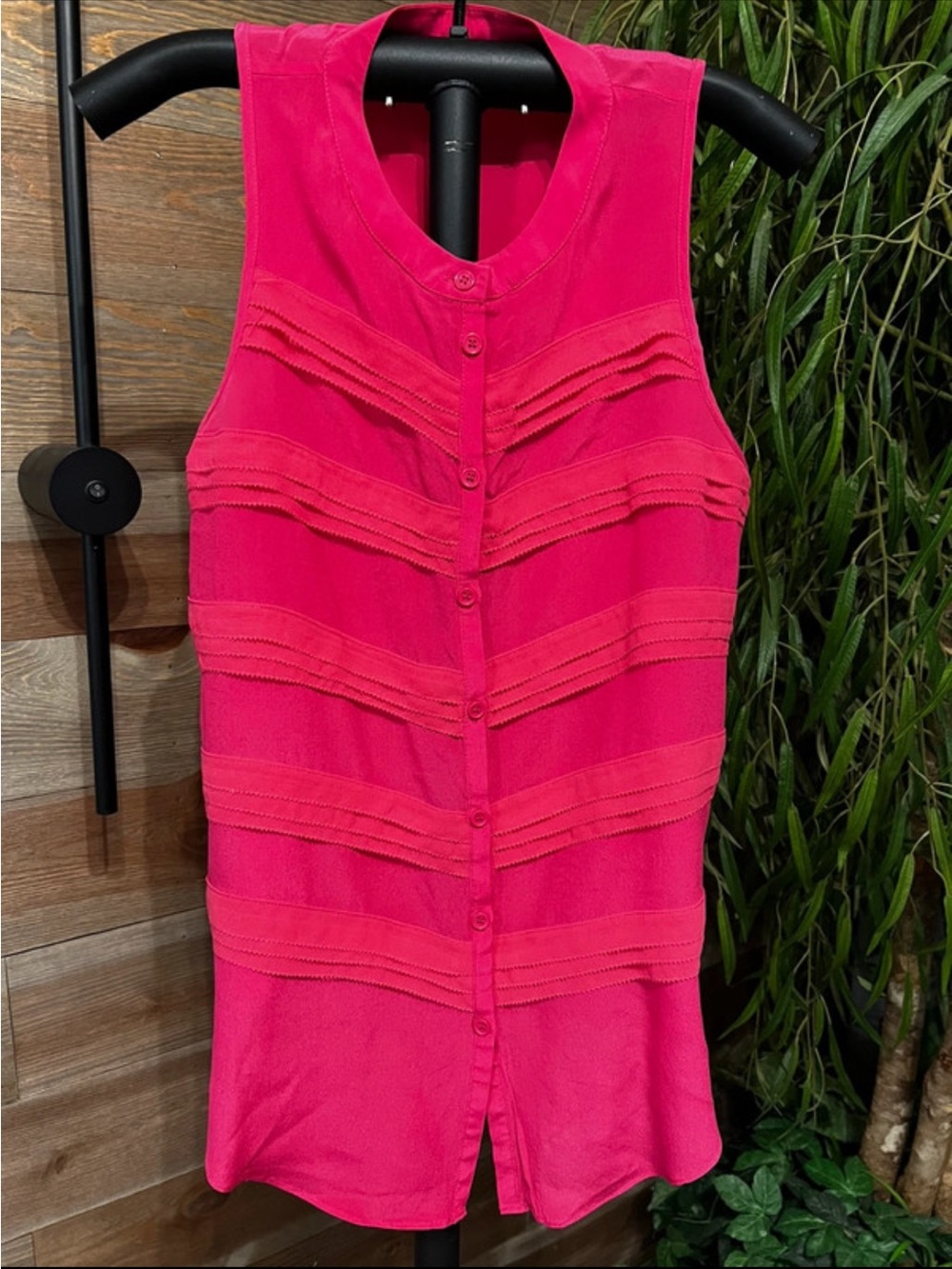 Aryn K hot pink sleeveless button up blouse. L.